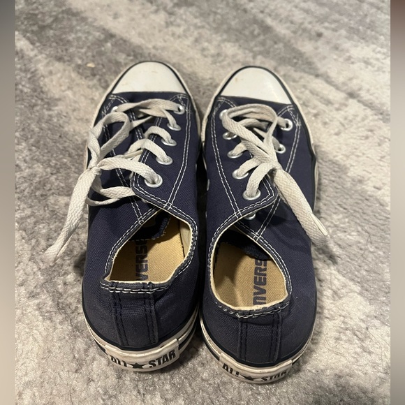 Women’s Converse size 6 - Picture 2 of 6